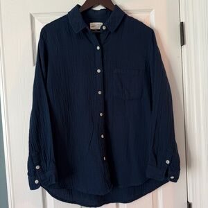 Universal Thread size M gauze navy button down